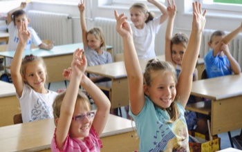 700-nál is több kisgyerek ül iskolapadba szeptembertől