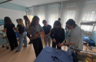 Gyakorlatban is kipróbálhatták tudásukat a kaposvári kórházban a diákok