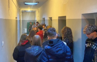 Diákok tódultak be a rendőrségre