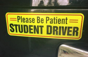 Jogosítványt szeretnél, de félsz a vezetéstől? Adunk pár hasznos tanácsot