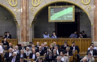 Elfogadták a jövő évi adótörvényeket