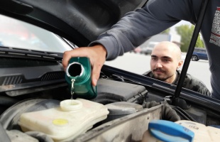A fékolaj cseréje egyszerűen megoldható, de nem szabad kapkodni