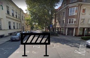 Csütörtök este lezárják a Kontrássy és a Zárda utca sarkán lévő parkolóhelyeket
