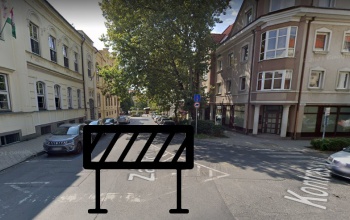 Csütörtök este lezárják a Kontrássy és a Zárda utca sarkán lévő parkolóhelyeket