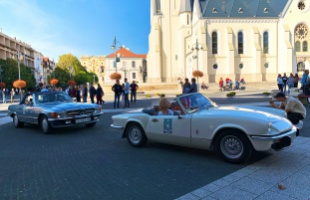 Autócsodák vonultak fel a Kossuth terén