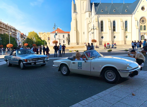 Autócsodák vonultak fel a Kossuth terén