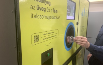 Több mint 3 milliárd üveget váltottak vissza tavaly a REpontokon