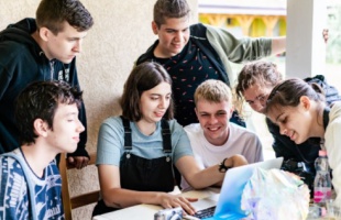 Patcán tart startup designtábort a Kék Bolygó Alapítvány