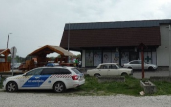 Verekedés a piacon: a botjával ütötte meg az árust egy idős férfi