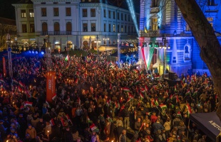 Orbán Viktor a Kossuth téren köszönte meg a kaposváriak támogatását