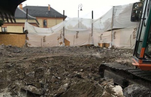 Megadta magát az óvóhely a vasútállomásnál, sikerül lebontani