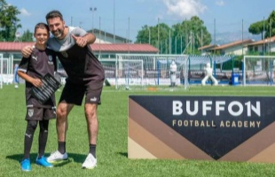 Buffon táborában fejlődik a fiatal kaposvári kapus, Viktor