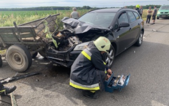 Lovaskocsi és személyautó ütközött össze a 6617-es úton
