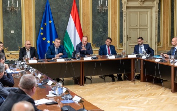 Az önkormányzatok előtt álló feladatokról egyeztetett Szita Károly Navracsics Tiborral