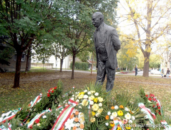 A kommunista, akit más fából faragtak
