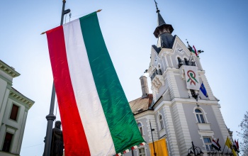 Felvonták a nemzeti lobogót a Kossuth téren - VIDEÓ