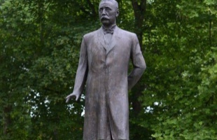 Németh István szobra (Berzsenyi park)
