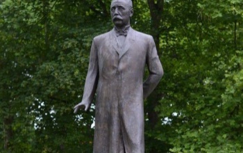 Németh István szobra (Berzsenyi park)