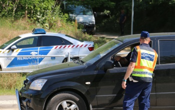 Vezetői engedély nélkül, az eltiltás hatálya alatt ittasan motorozott