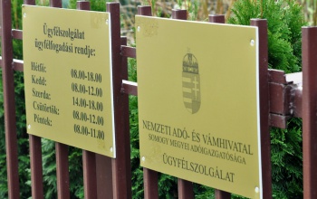 Telefonon is kérhetnek információt a minősített adózók