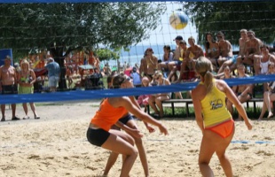 Strandröplabda emléktorna Lellén kaposváriakkal
