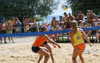 Strandröplabda emléktorna Lellén kaposváriakkal