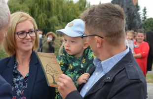 Újabb levélkék kerültek a kaposvári Életfára