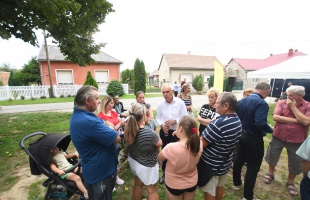 Nyilvános fórumokat tart Szita Károly