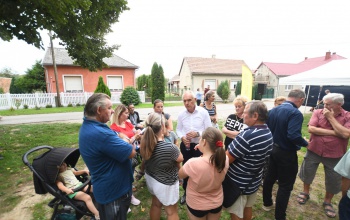 Nyilvános fórumokat tart Szita Károly