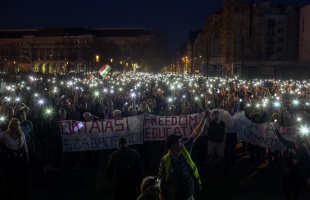 Ma szavaznak a parlamentben: eldől a CEU sorsa