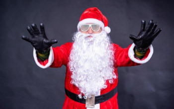 Még a Télapó sem úszhatná meg - A NAV szabályok minden csomagra vonatkoznak