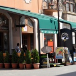 ...és a Café Eszpresszó terasza.