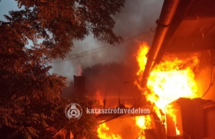 Szinte teljesen megsemmisült egy ház Bábonymegyeren