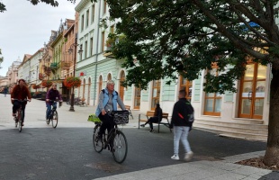 Bringára pattantak a kaposváriak, reggelivel várták őket a Kossuth téren