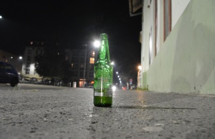 Nem lehet alkoholt fogyasztani az utcákon