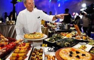 Füstölt lazaccal és vega pizzácskákkal töltik meg a sztárok gyomrát