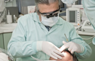 Korszerű implantológiai eljárás a teljes fogatlanság kezeléseként