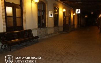 Szabálytalanul hordta a maszkot, aztán még ő verte meg a kalauzt