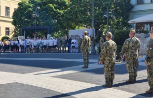 A katonahősökért futottak több százan a Kossuth téren