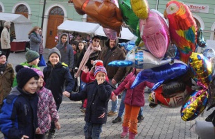 Koszorúzással vette kezdetét a kaposvári farsang