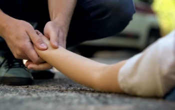 Tegye szívére a kezét, ön tudja, hogy hova kell tenni a kezét?