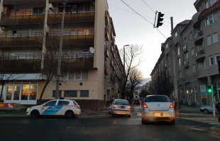 Csattanás a Berzsenyi és a Kontrássy utca kereszteződésében
