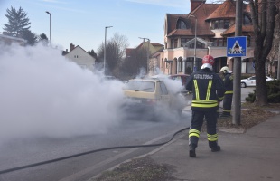 A tűzoltóság közelében gyulladt ki egy autó Kaposváron