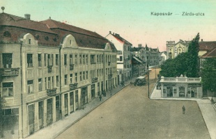 Ekkor már (és még…) szecessziós pompájában tündökölt a főtéri hotel