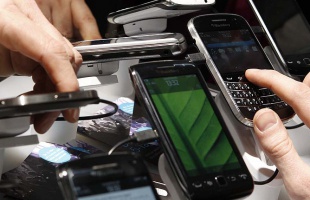 Drága mobilokat szerzett csalással utána eladta azokat