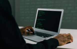 Óvakodjunk az internetes keresésekben rejtőző csaló hirdetésektől
