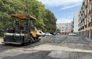 Megkezdődik hétfőn a Léva közben található utak és parkolók aszfaltozása