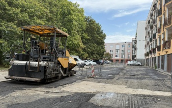 Megkezdődik hétfőn a Léva közben található utak és parkolók aszfaltozása