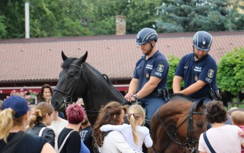 Pacis rendőrök a Balaton-partján