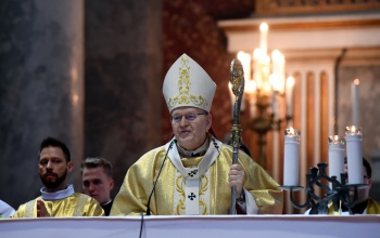 Erdő Péter: az új pápának és az egyháznak drámai időszakban kell küldetését teljesítenie